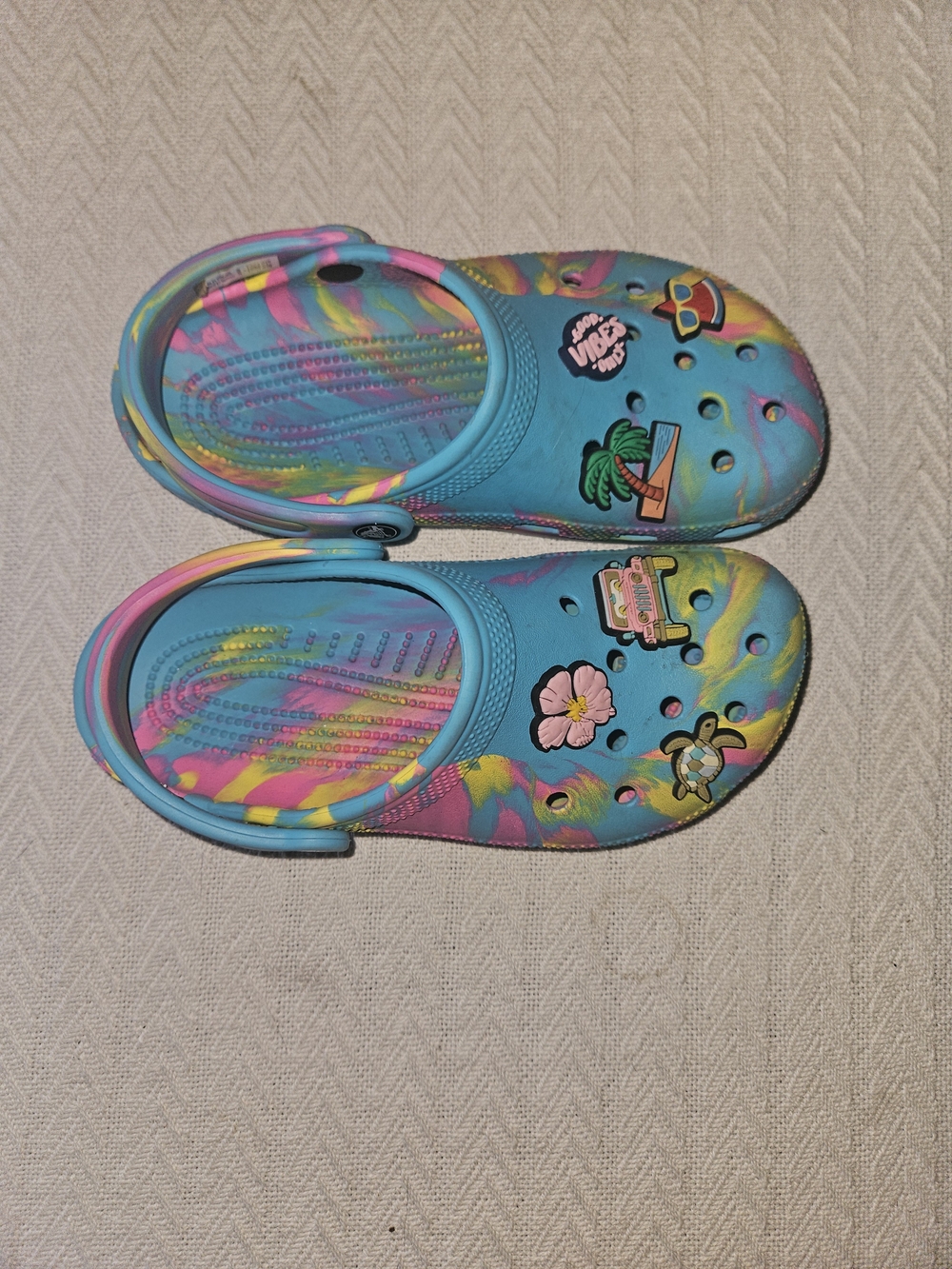 CROCS Kids Blue Tie-Dye Clogs with Multicolor Accents and Charms